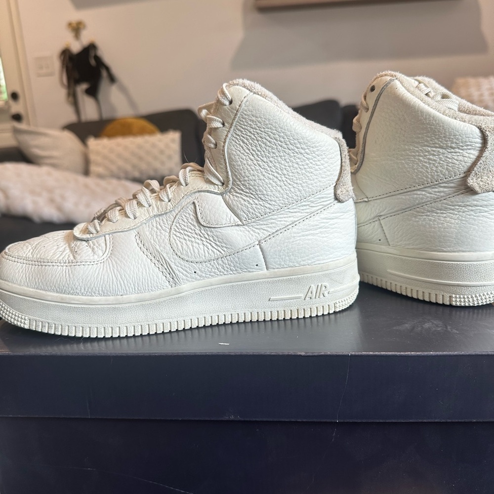 Women’s Nike Air Force one high tops (sculpt) Size 7